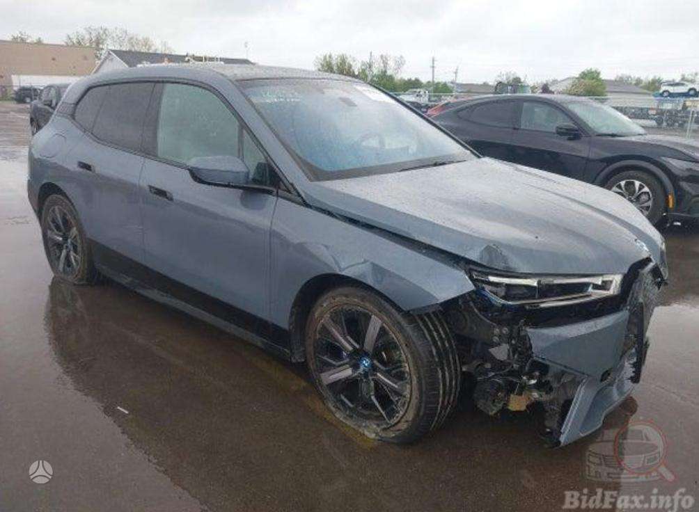 BMW iX, off-road / crossover