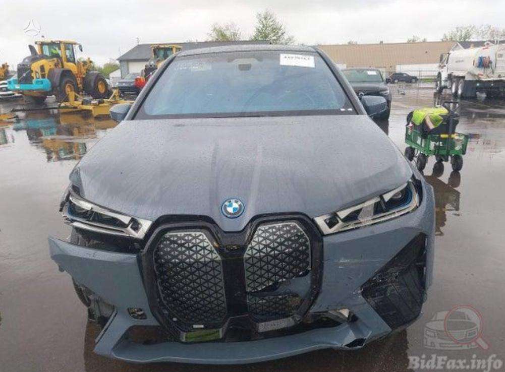 BMW iX, off-road / crossover