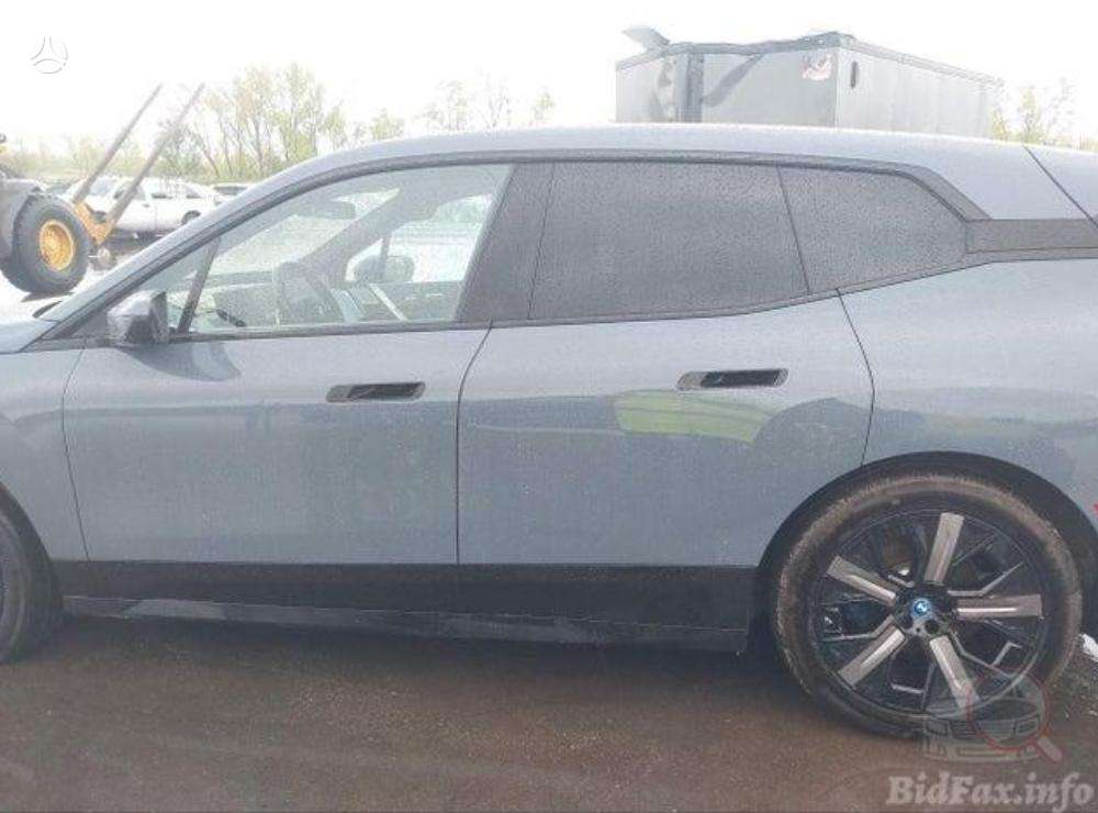 BMW iX, off-road / crossover