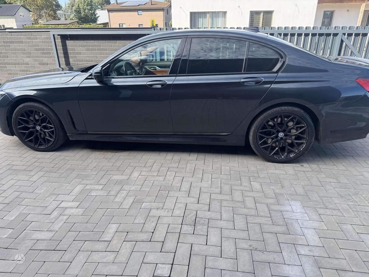 BMW 740, 3.0 l., Седан