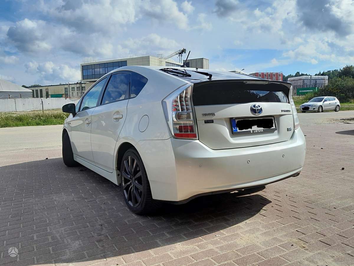 Toyota Prius - 4