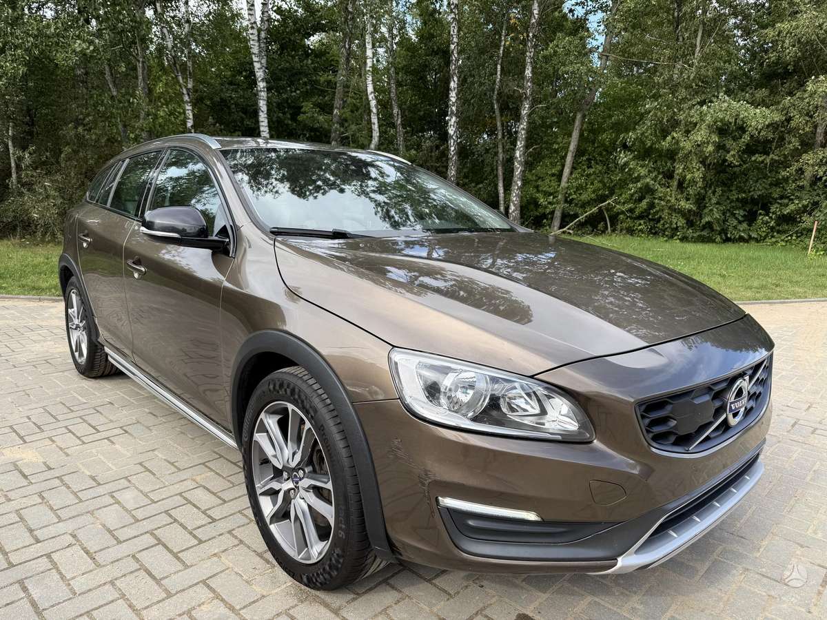 Volvo V60 Cross Country - 1