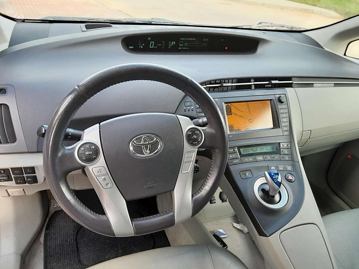 Toyota Prius - 12