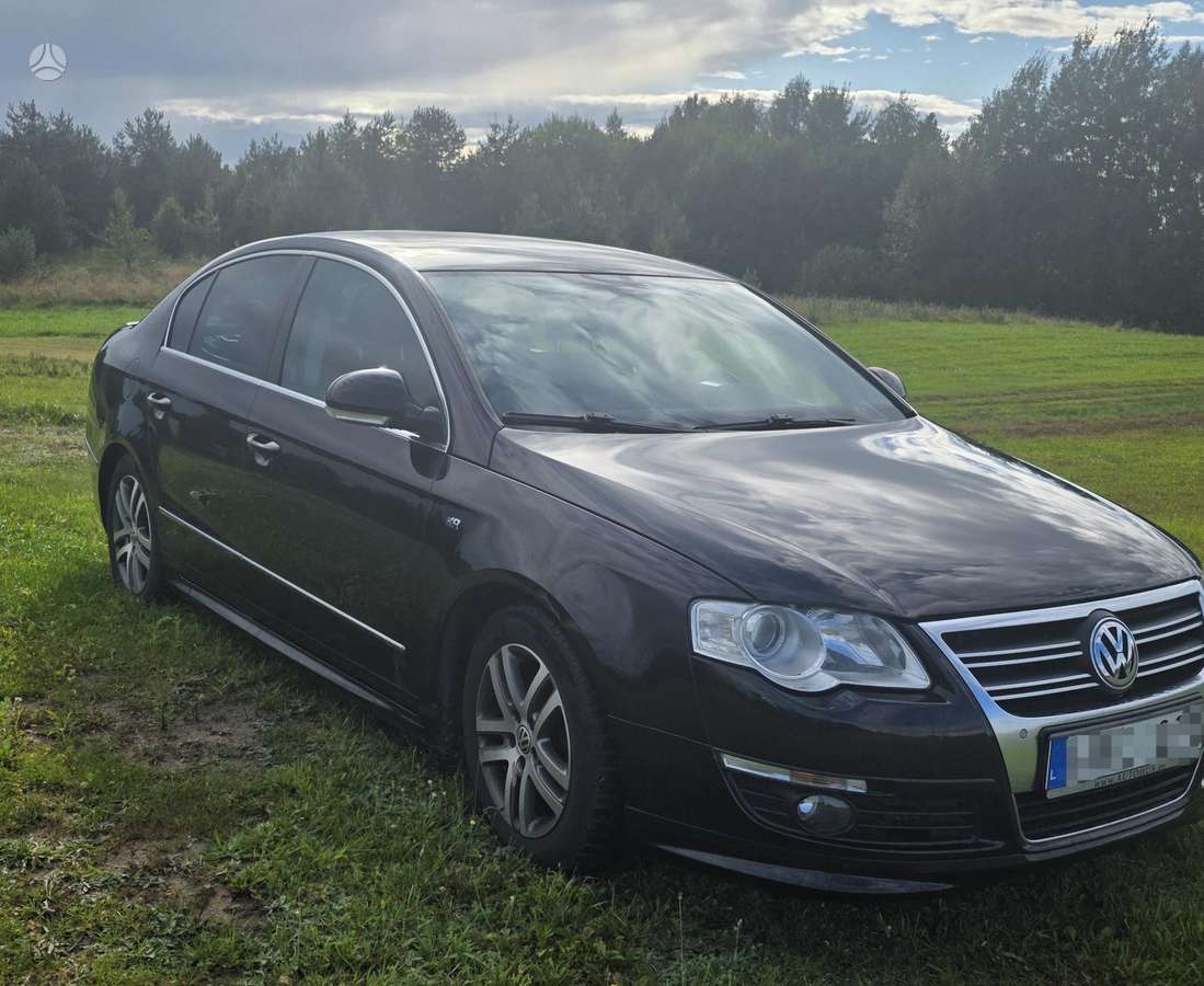 Volkswagen Passat - 1