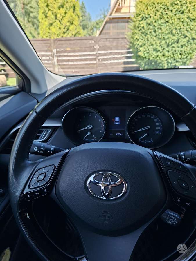 Toyota C-HR - 9