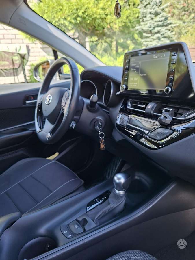 Toyota C-HR - 11