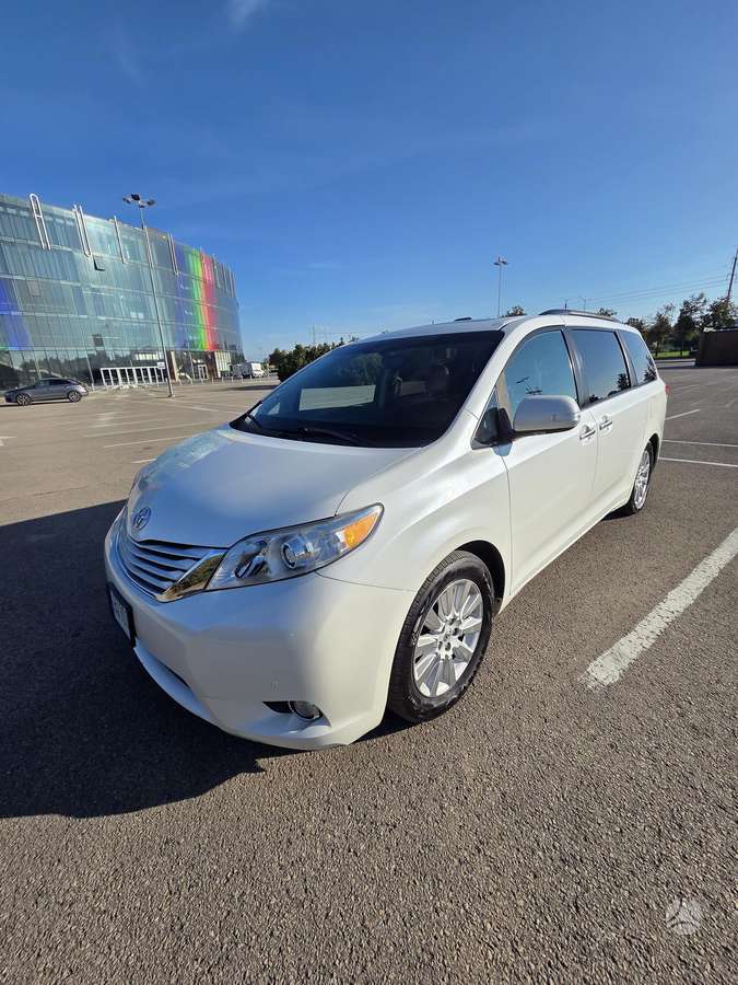 Toyota Sienna - 1