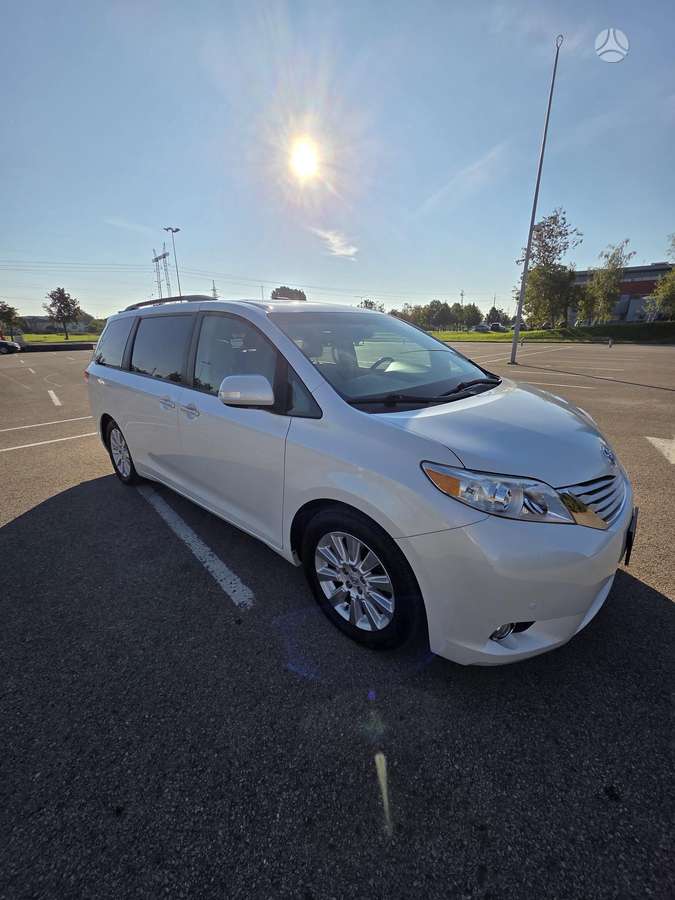 Toyota Sienna - 3