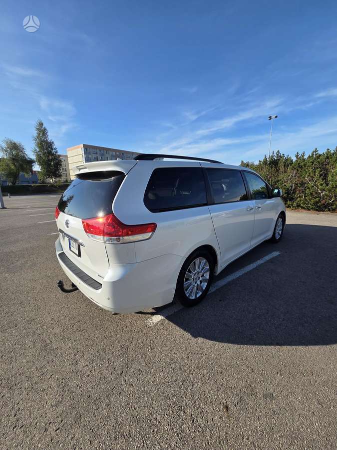 Toyota Sienna - 5
