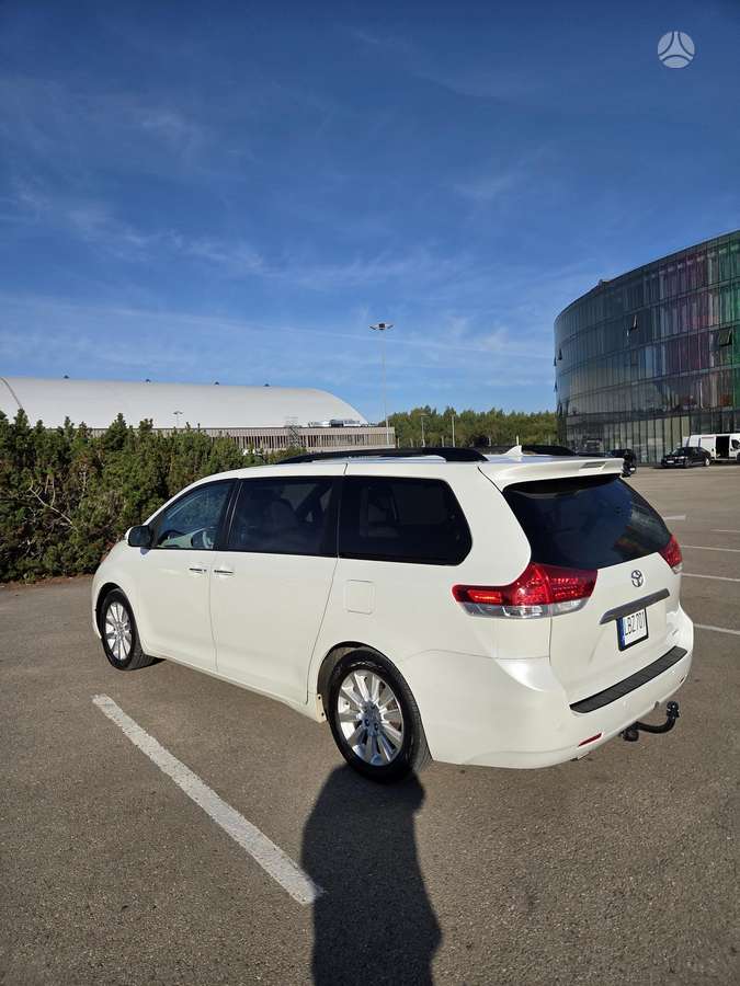 Toyota Sienna - 6