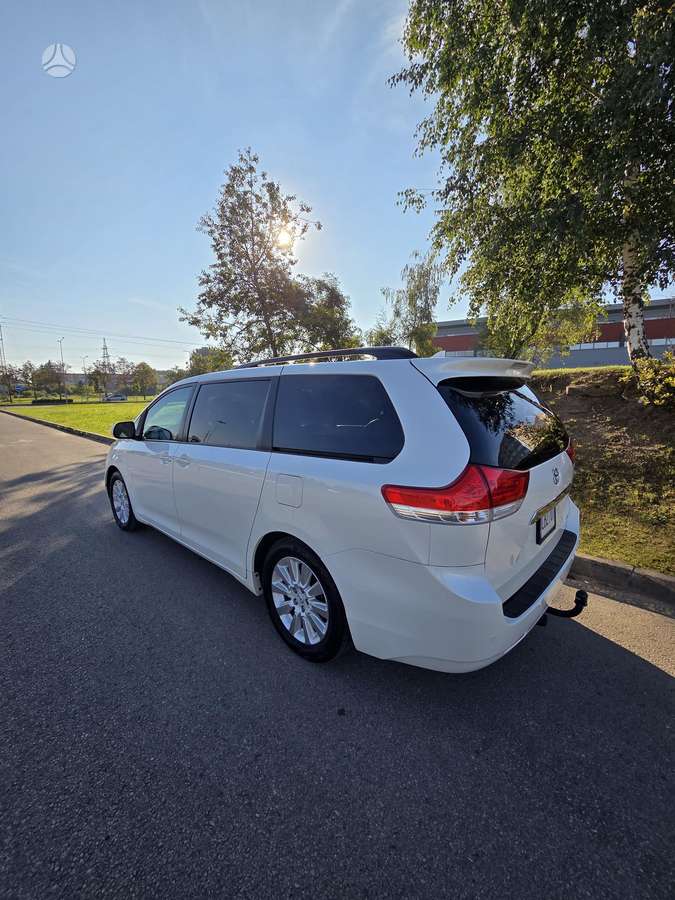 Toyota Sienna - 7