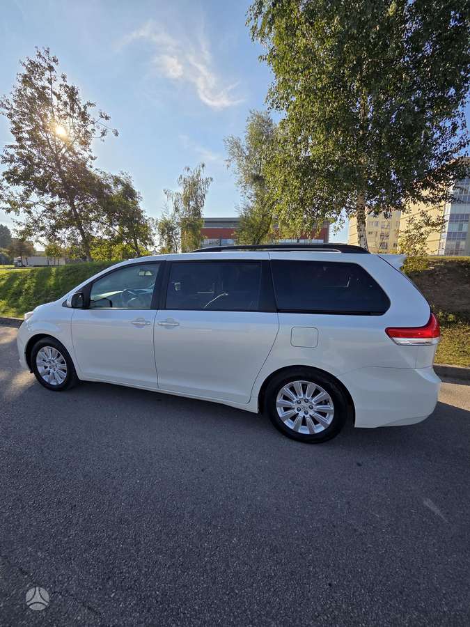 Toyota Sienna - 10