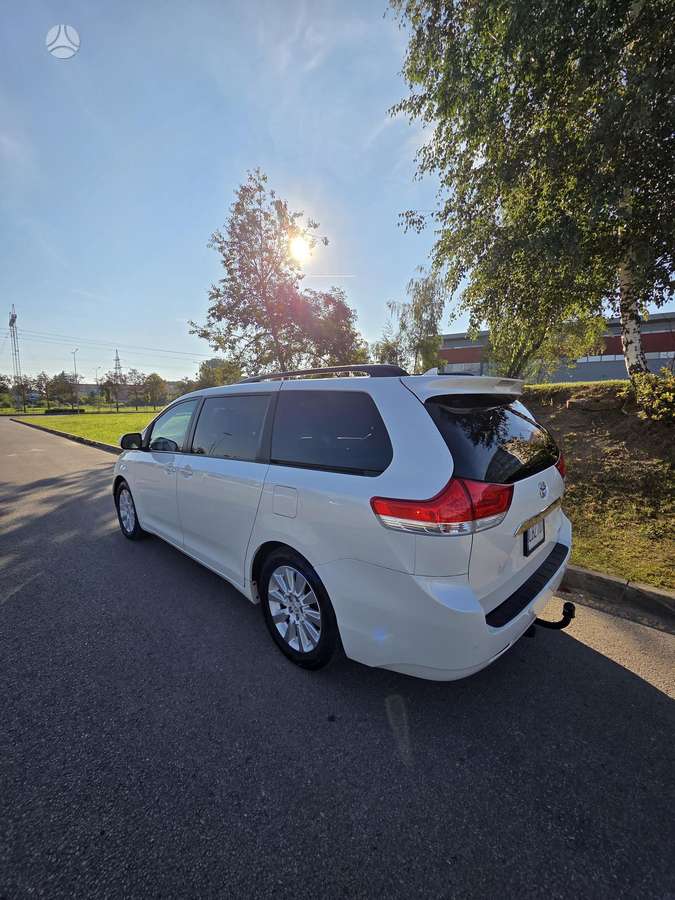 Toyota Sienna - 11