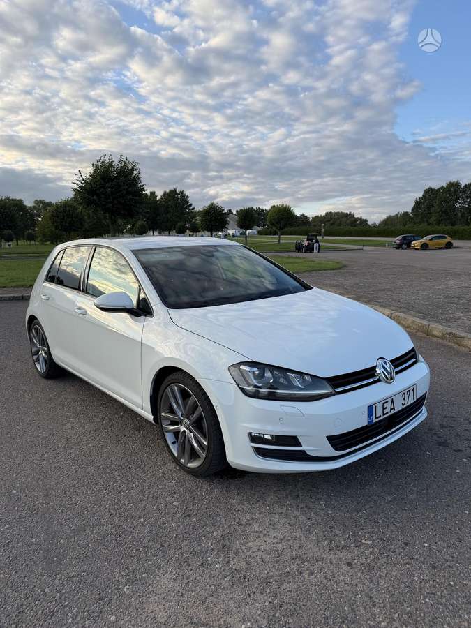 Volkswagen Golf - 1