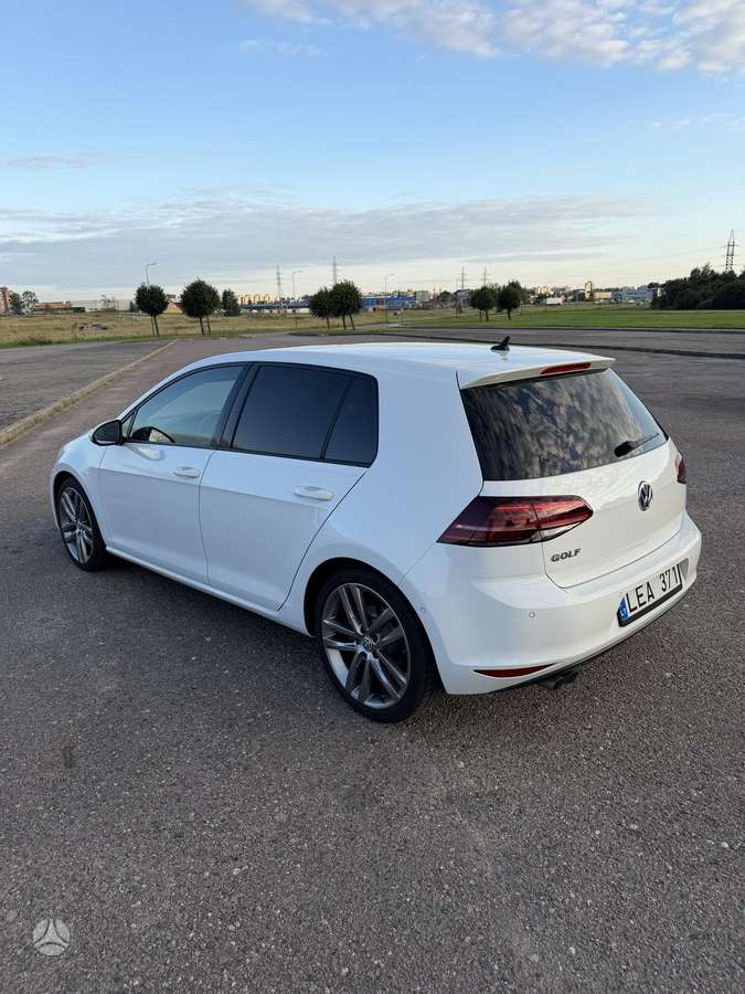 Volkswagen Golf - 2