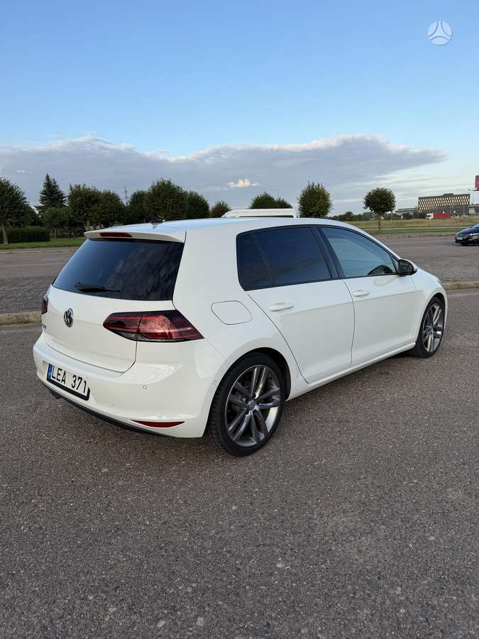 Volkswagen Golf - 6