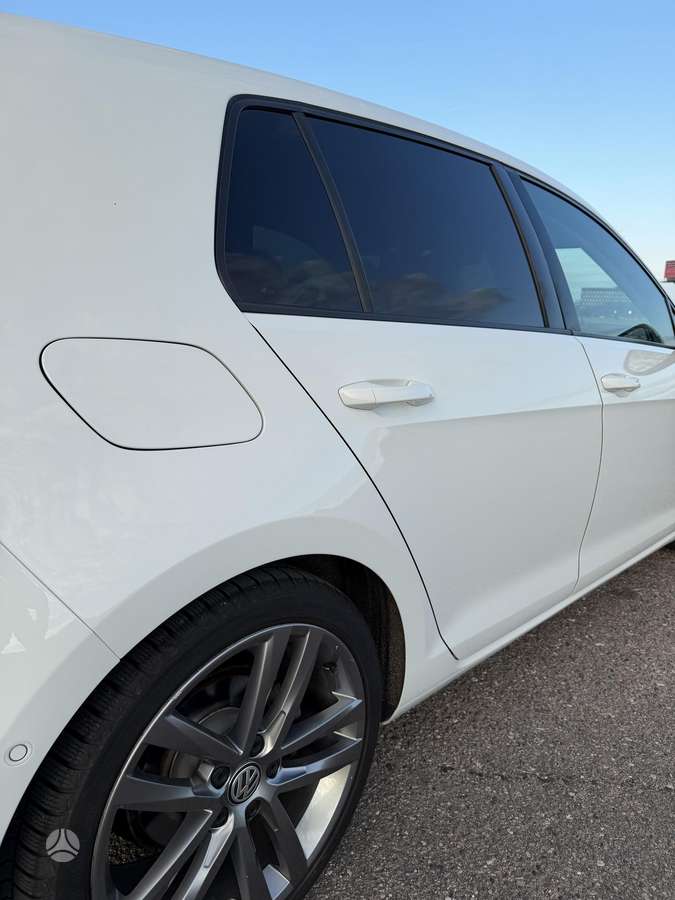 Volkswagen Golf - 8