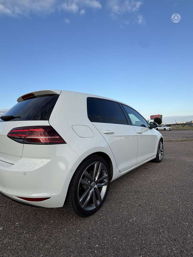 Volkswagen Golf - 11