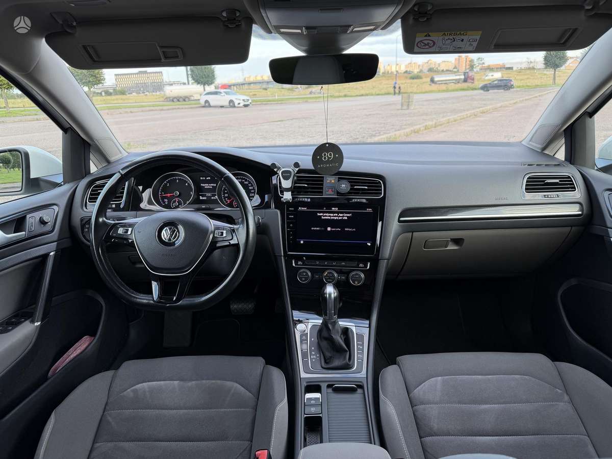 Volkswagen Golf - 12
