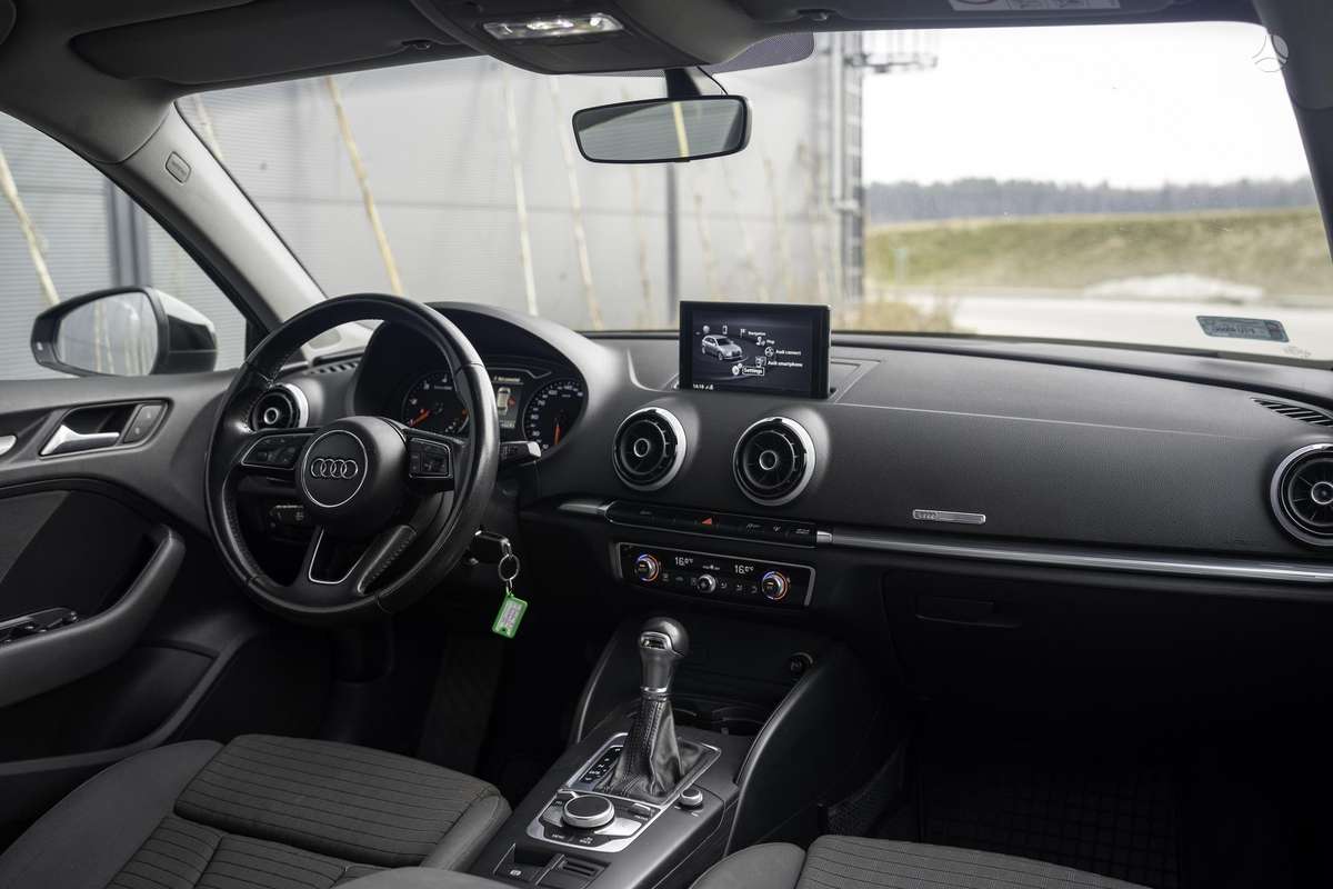 Audi A3, 1.6 l., hatchback
