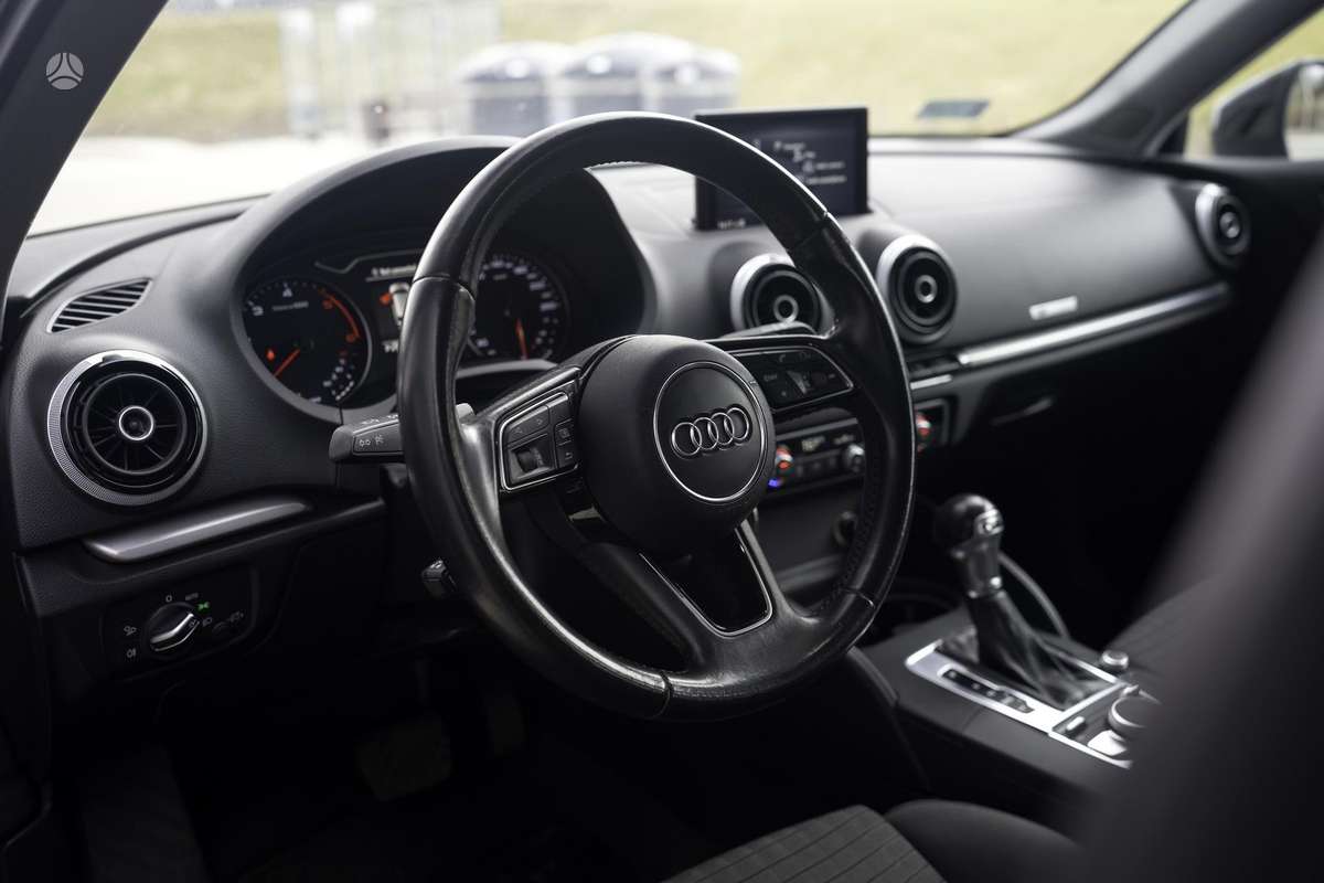 Audi A3, 1.6 l., hatchback