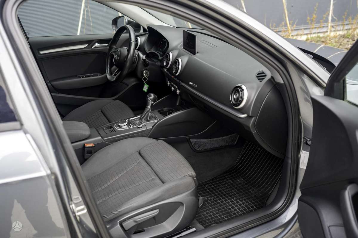 Audi A3, 1.6 l., hatchback