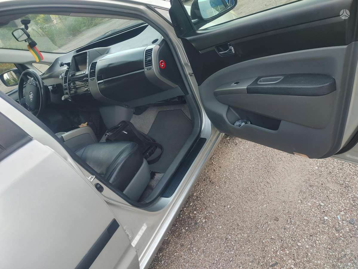 Toyota Prius - 8