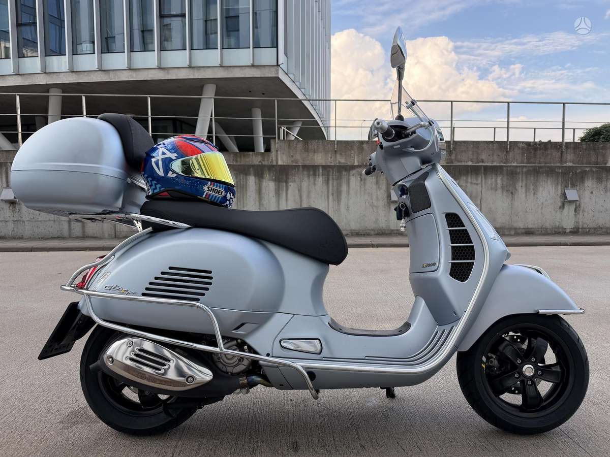 Piaggio Vespa 300cc, scooters / mopeds