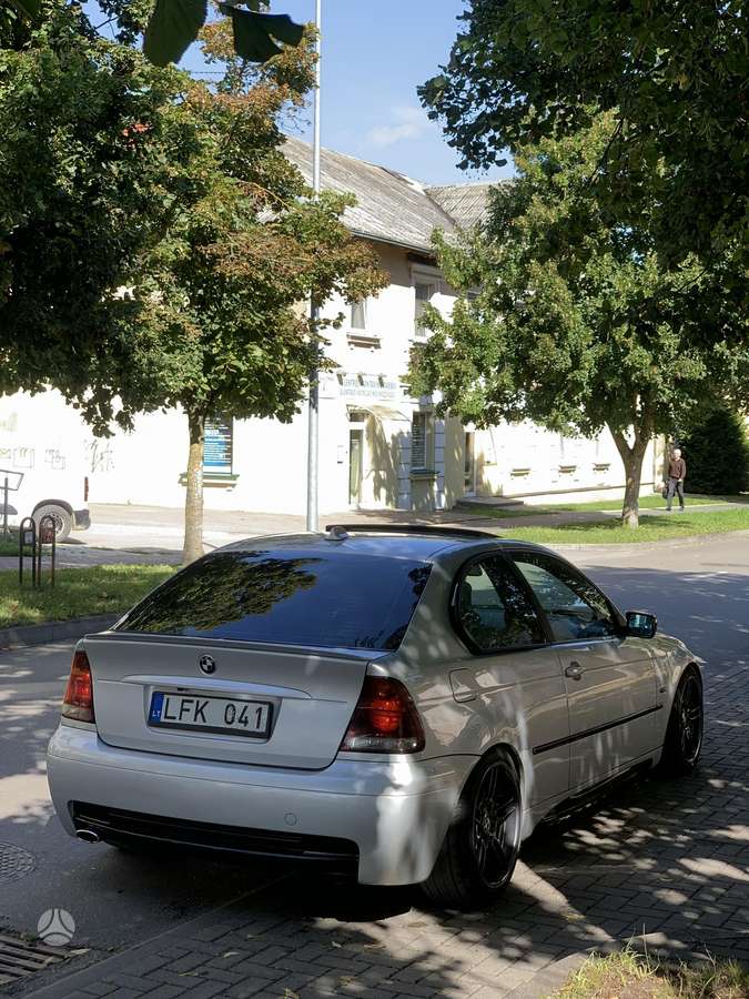 BMW 320, 2.0 l., hatchback