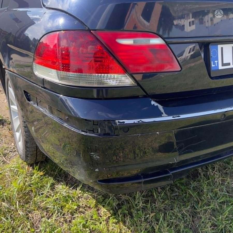 BMW 730, Седан