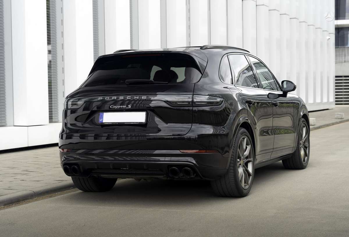 Porsche Cayenne - 4