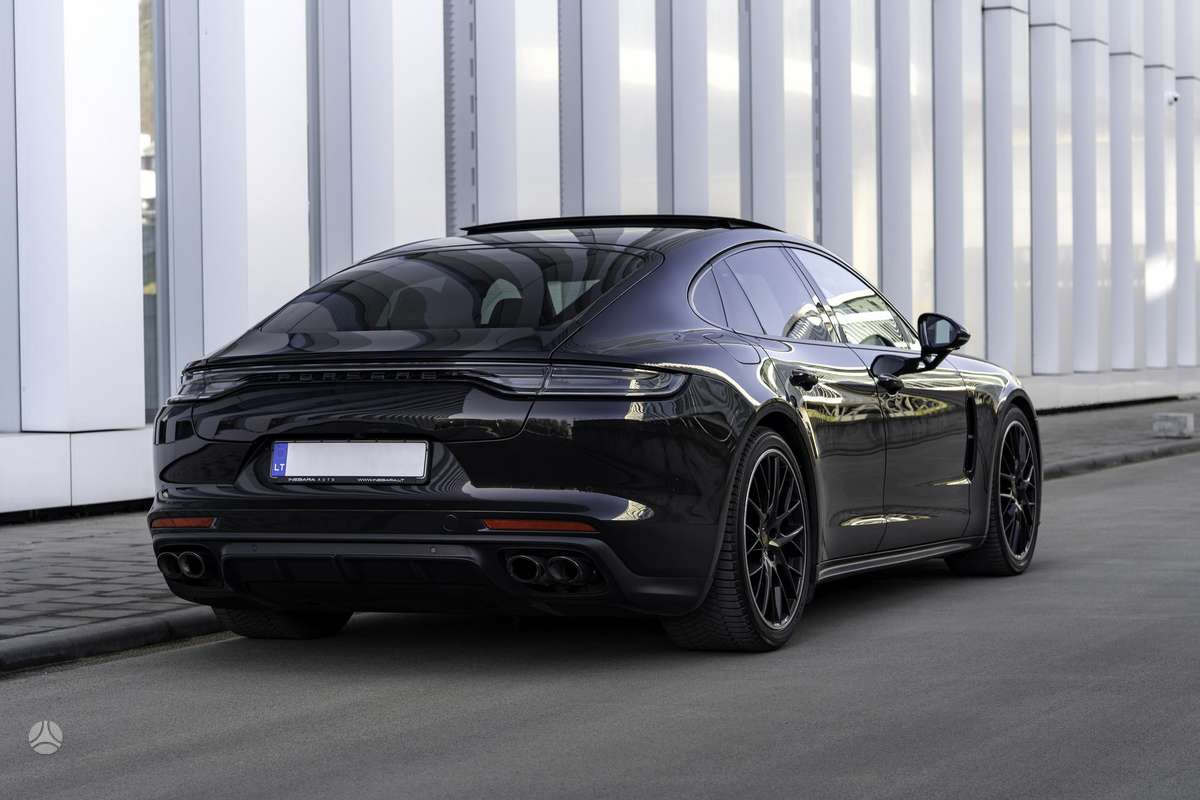 Porsche Panamera - 4