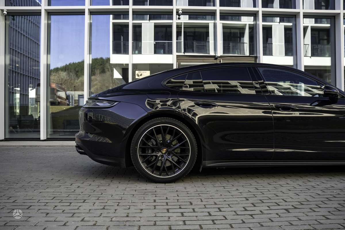 Porsche Panamera - 12