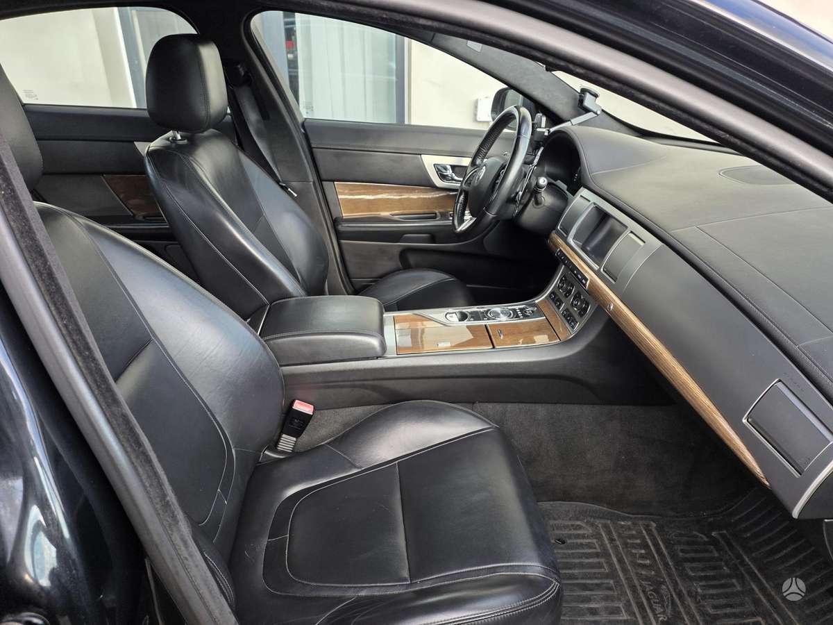 Jaguar XF, 3.0 l., Седан