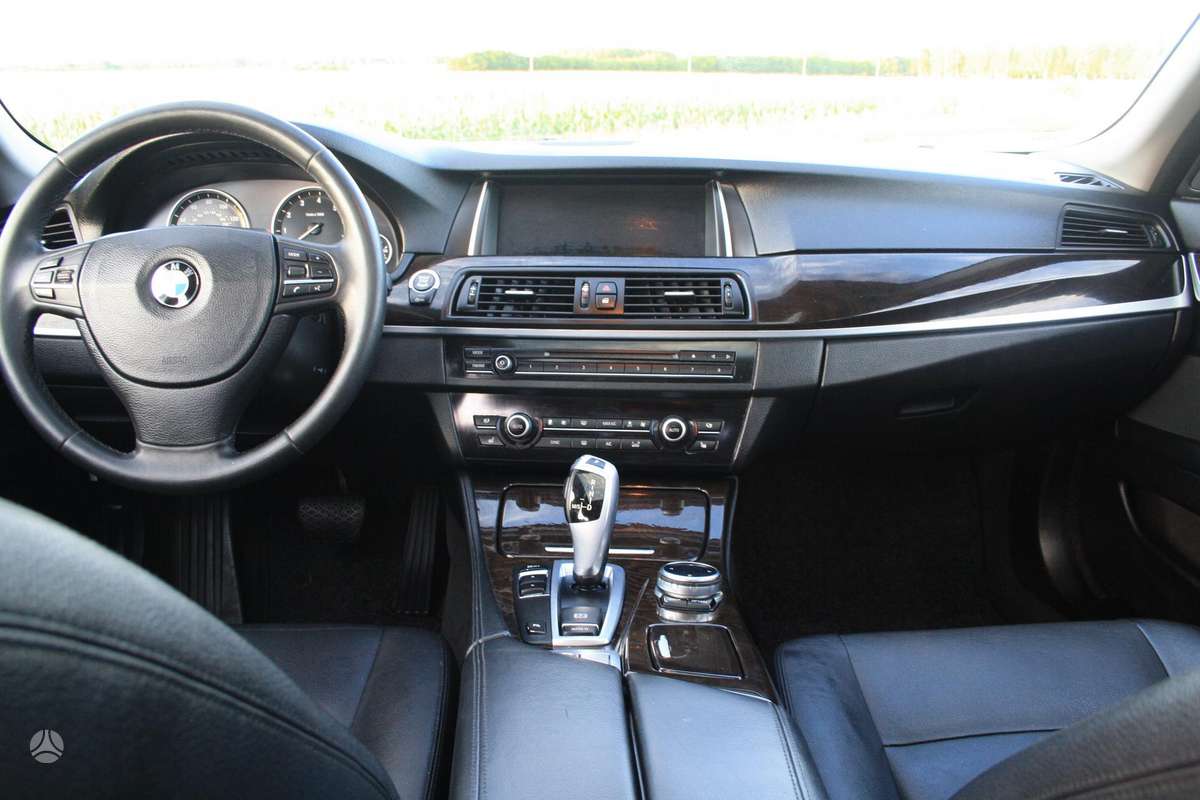BMW 528, 2.0 l., Седан