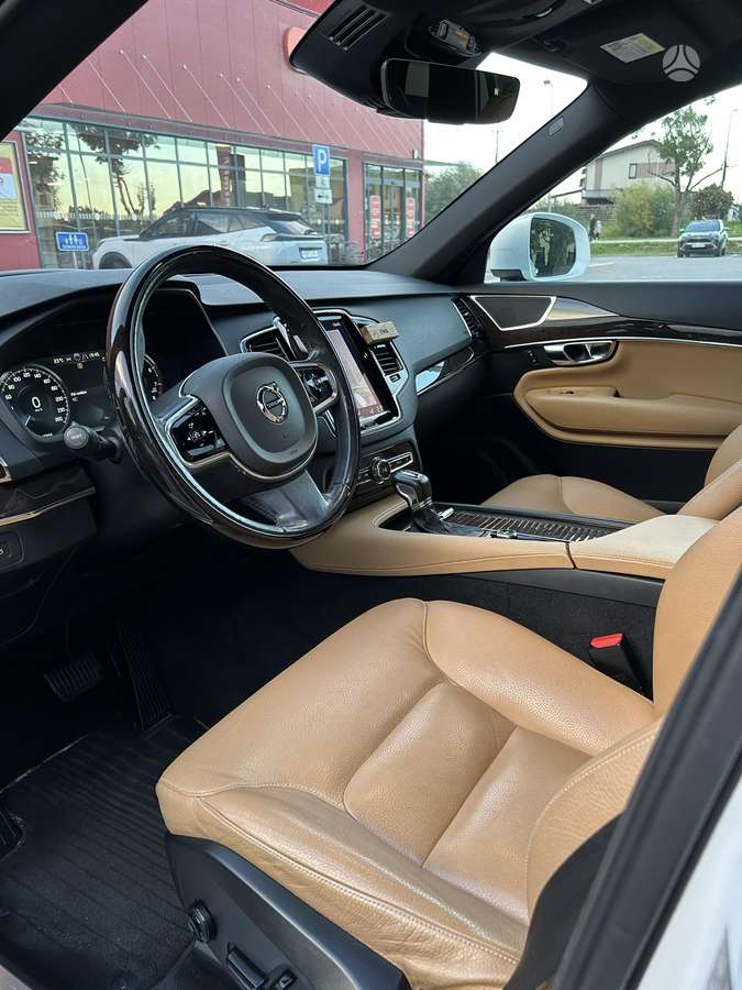 Volvo XC90 - 8
