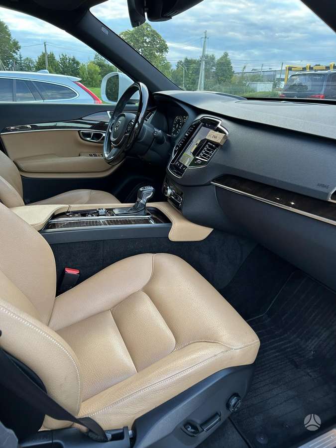 Volvo XC90 - 12