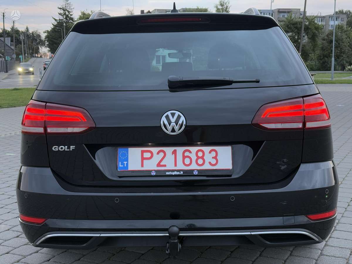 Volkswagen Golf - 6