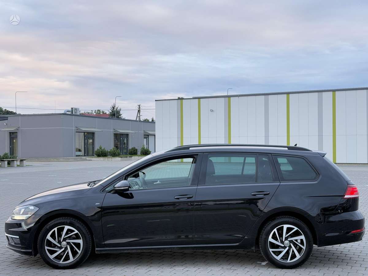 Volkswagen Golf - 8