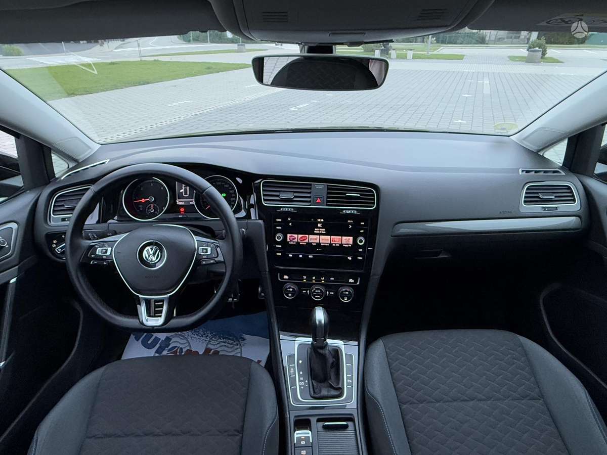 Volkswagen Golf - 11