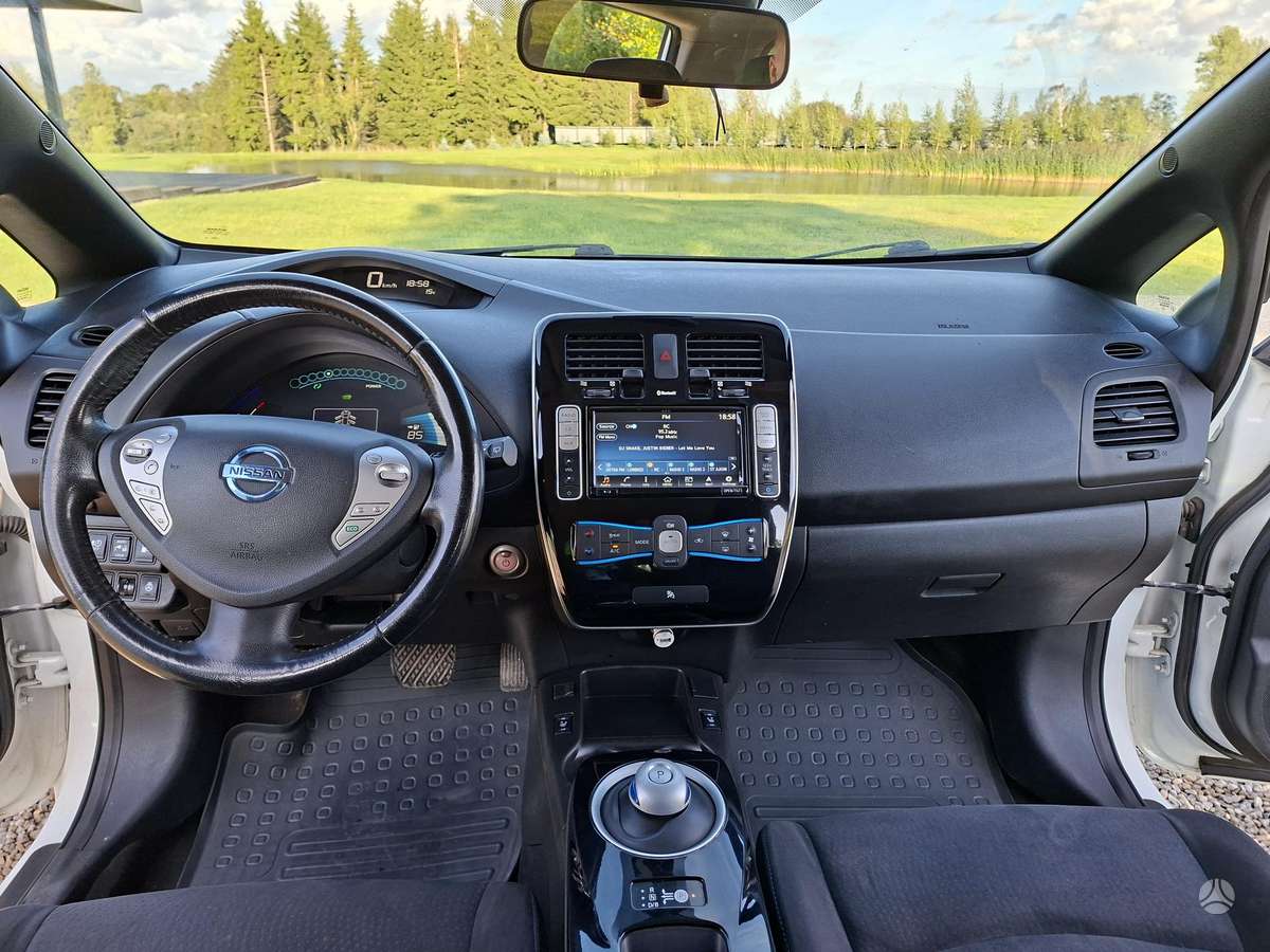 Nissan Leaf, 30 kWh, hatchback