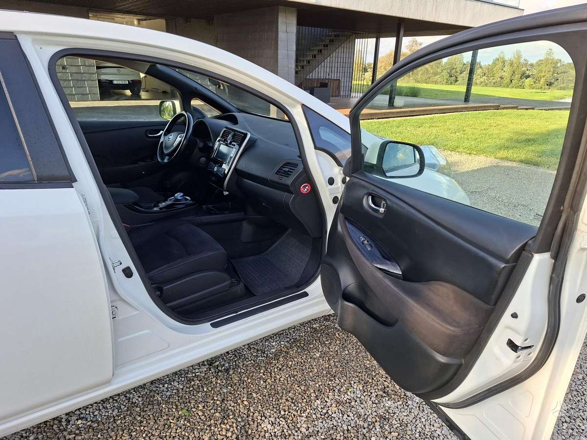 Nissan Leaf, 30 kWh, hatchback