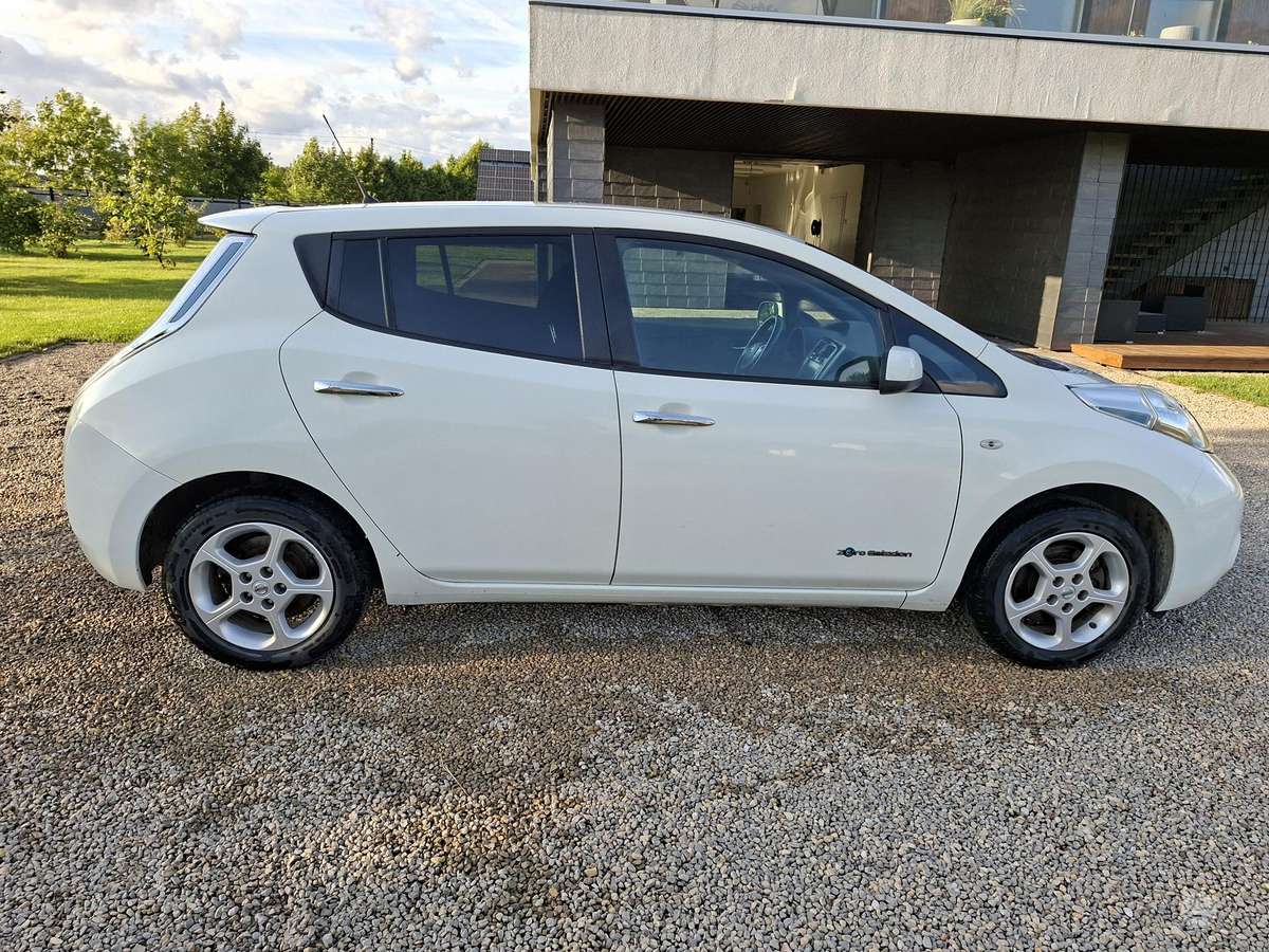 Nissan Leaf, 30 kWh, hatchback