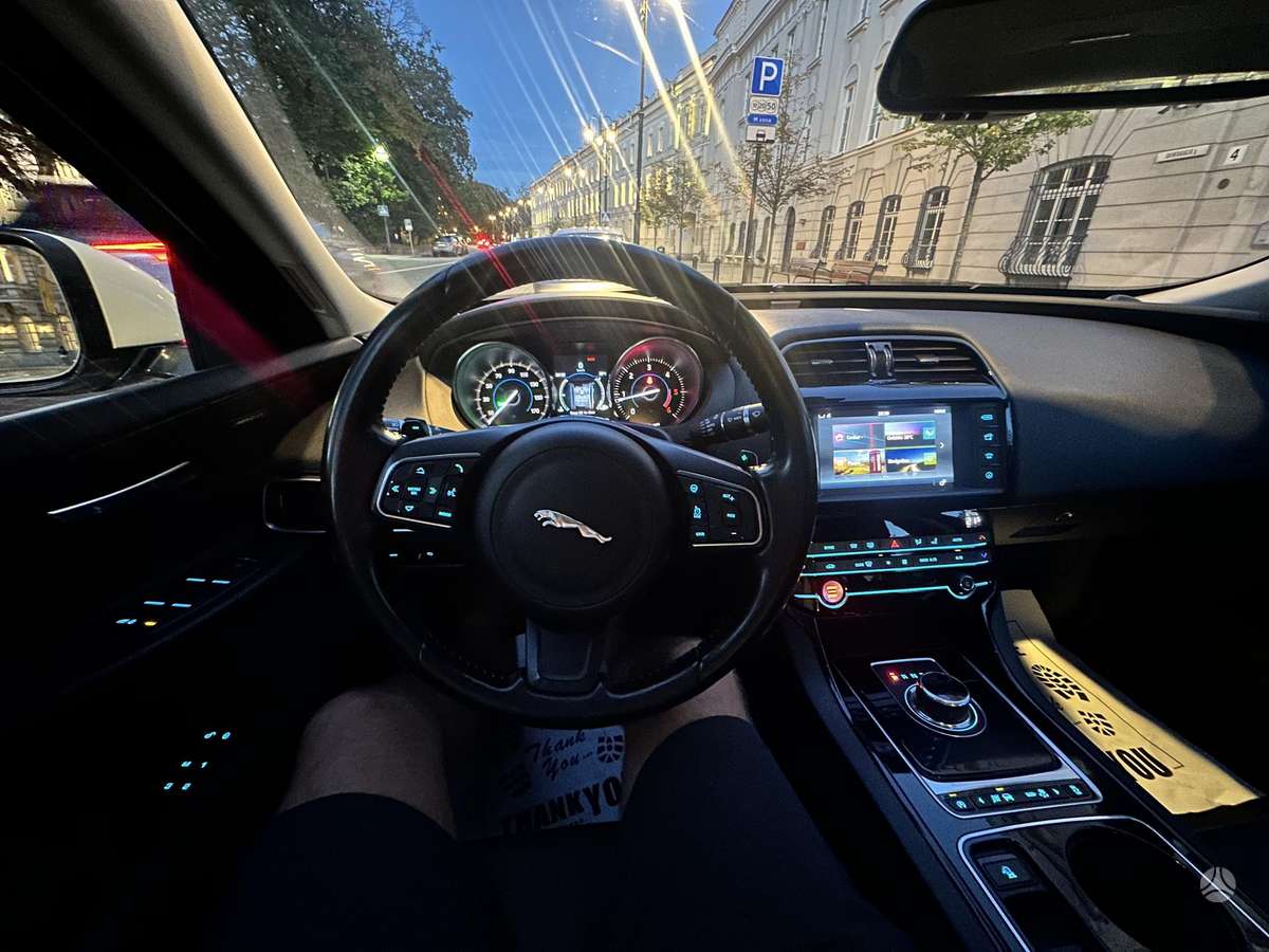 Jaguar XE, 2.0 l., Седан