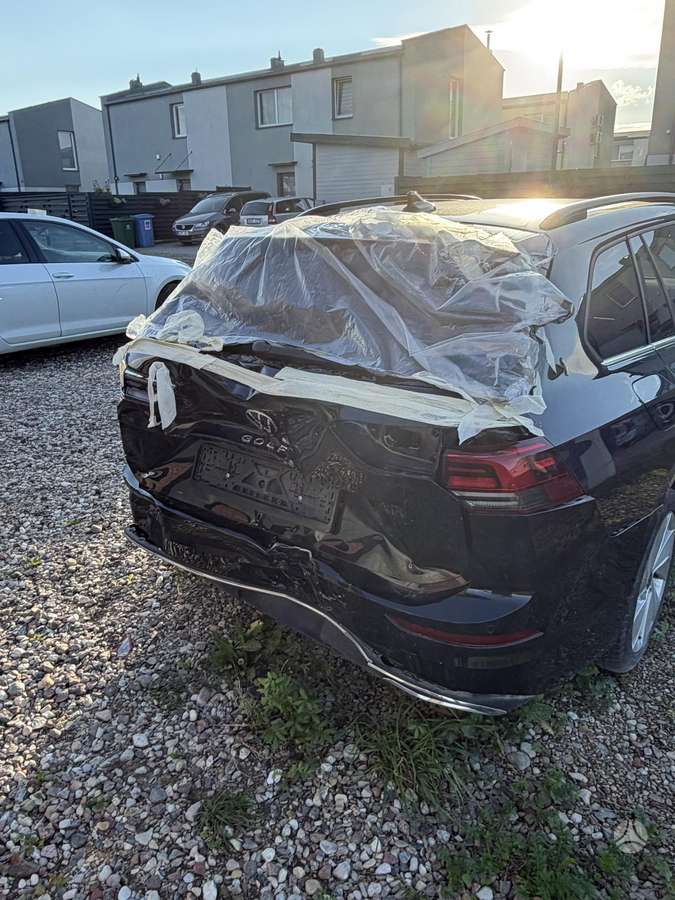 Volkswagen Golf - 11
