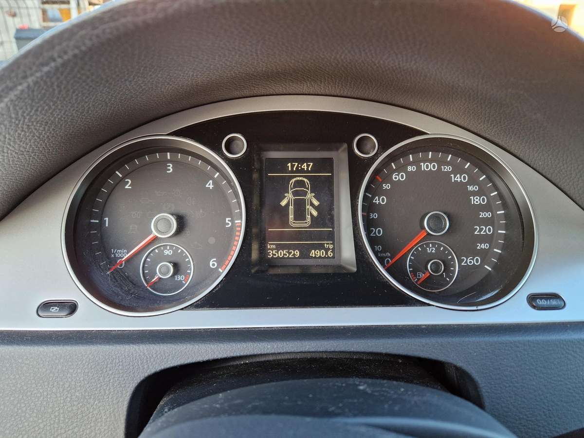 Volkswagen Passat - 4