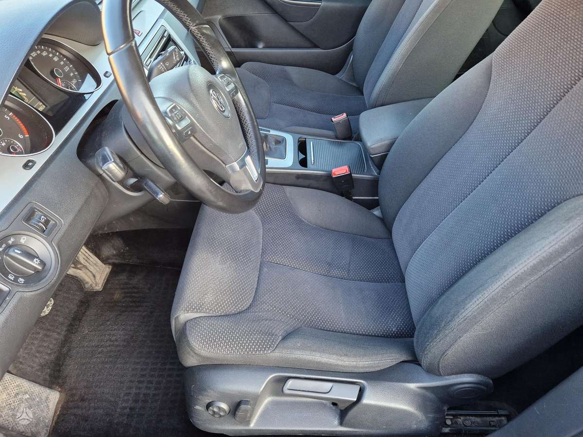 Volkswagen Passat - 8