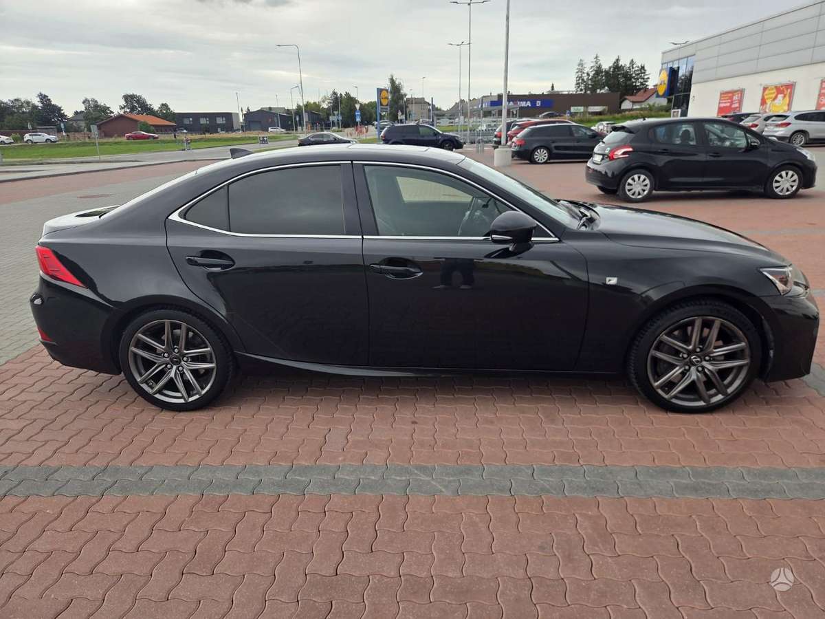 Lexus IS 200, 2.0 l., Седан