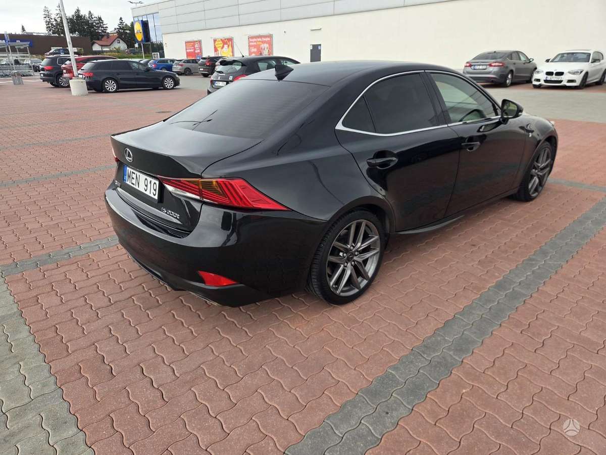 Lexus IS 200, 2.0 l., Седан