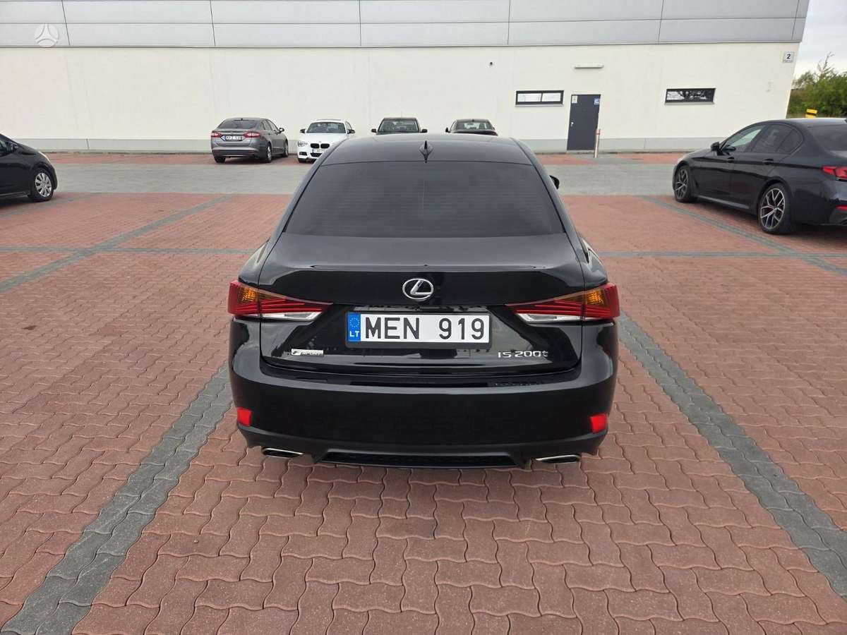 Lexus IS 200, 2.0 l., Седан